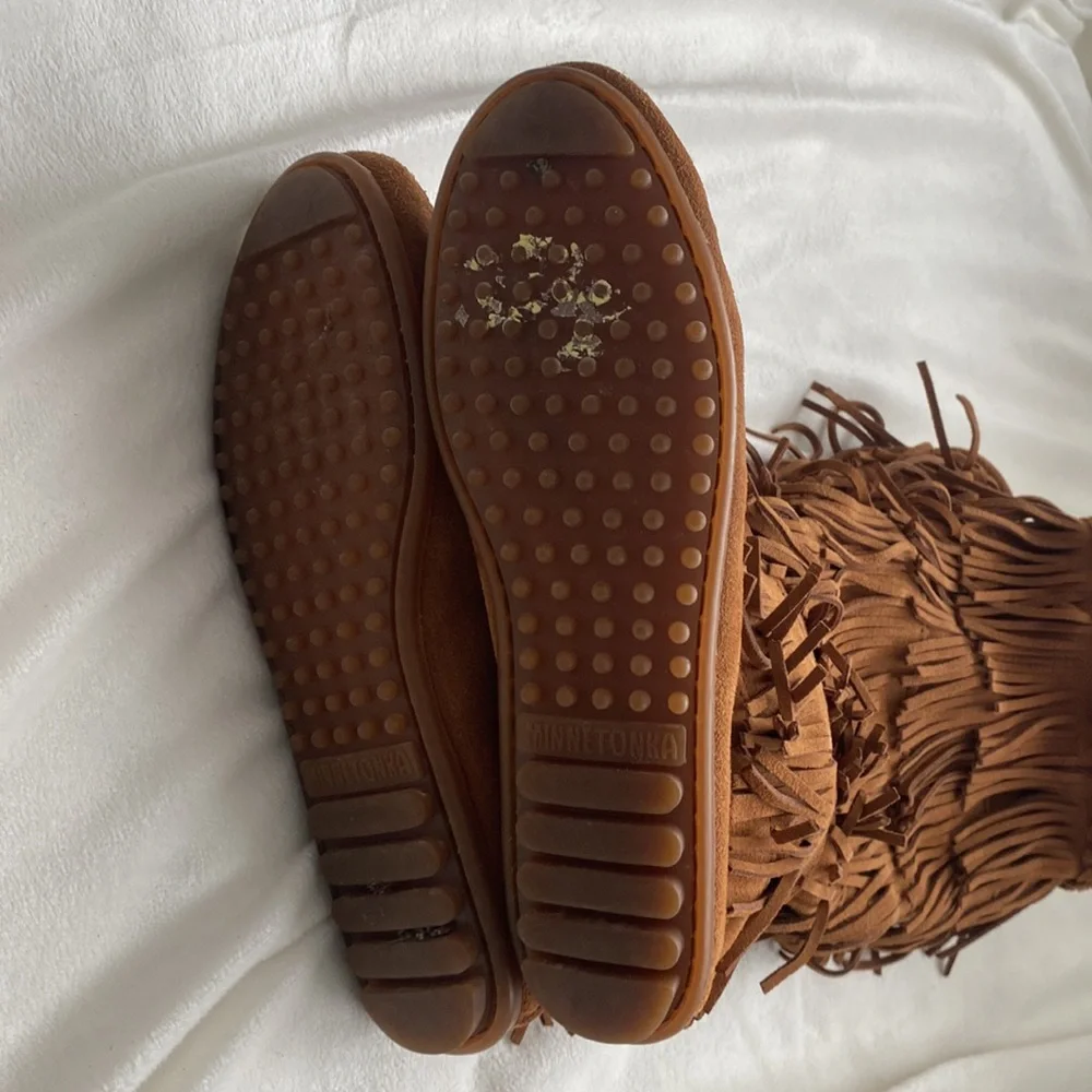 Minnetonka 5 Layer Fringe Boots - Picture 2 of 5